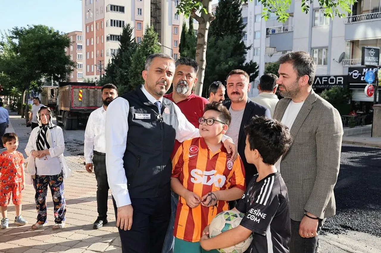 Toptaş, Şehit Abdullah Çavuş Mahallesinde Yol Çalışmalarını İnceledi