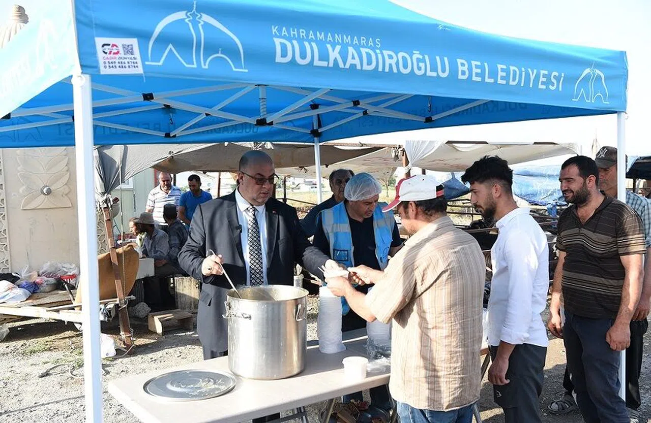 Dulkadiroğlu'nda Kurban Satış Yeri Ziyaretçilerini Çorba Bekliyor!