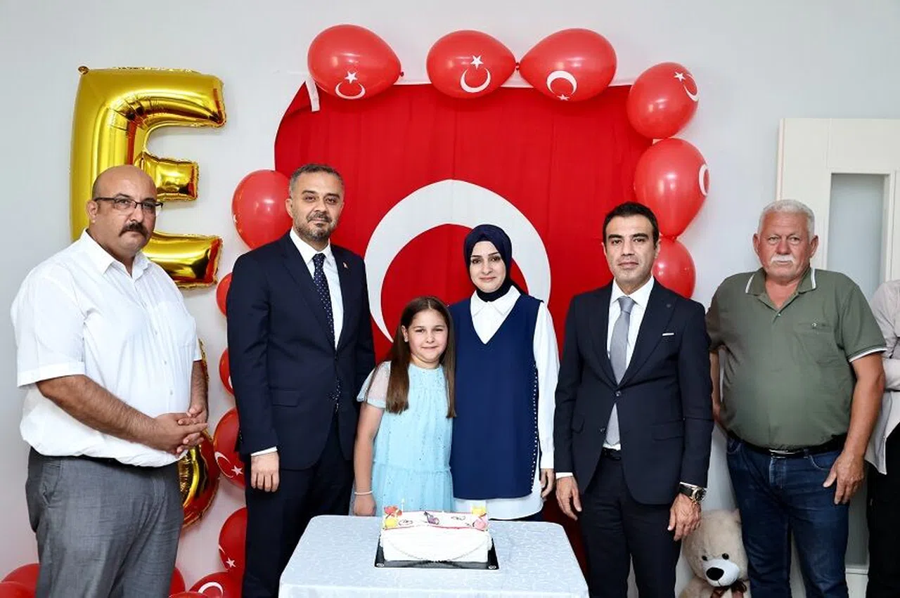 Başkan Toptaş'ın Şehit Kızına Sürpriz Doğum Günü Kutlaması
