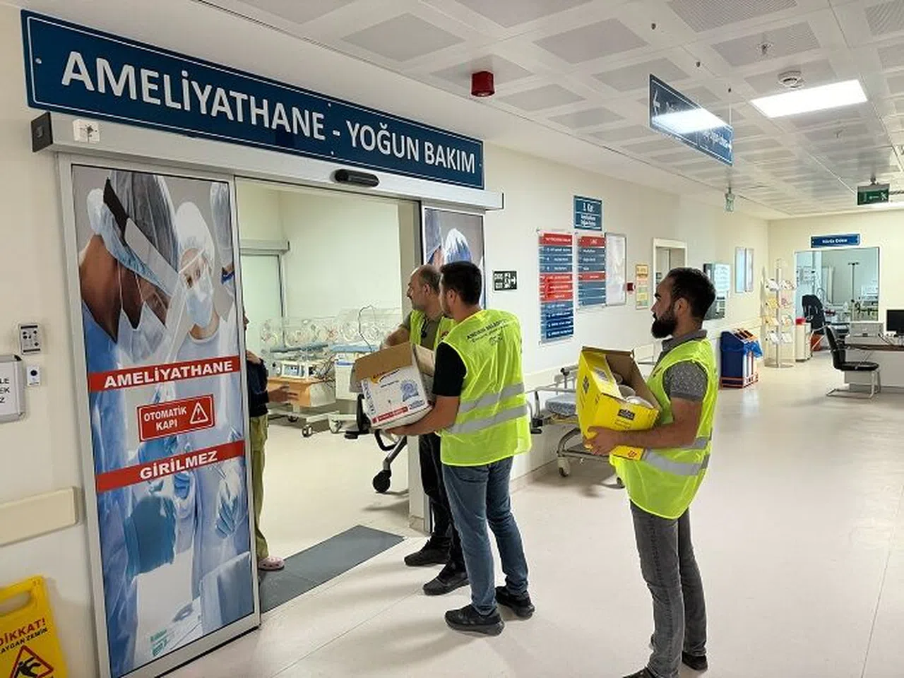 Andırın Belediyesi, tüm kurumlara aşure dağıttı
