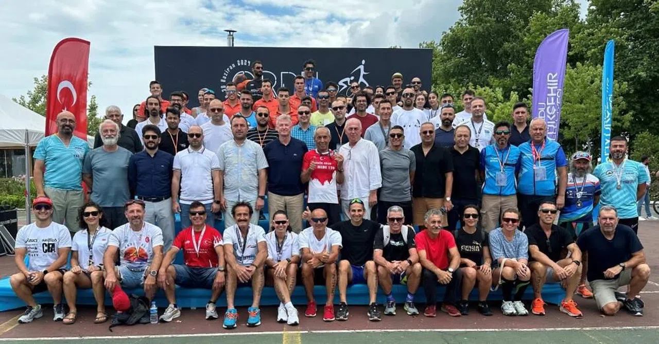 'Demir Adam' lakaplı 75 yaşındaki Ali Bıdı, Triatlon Türkiye Kupası'nda ikinci oldu