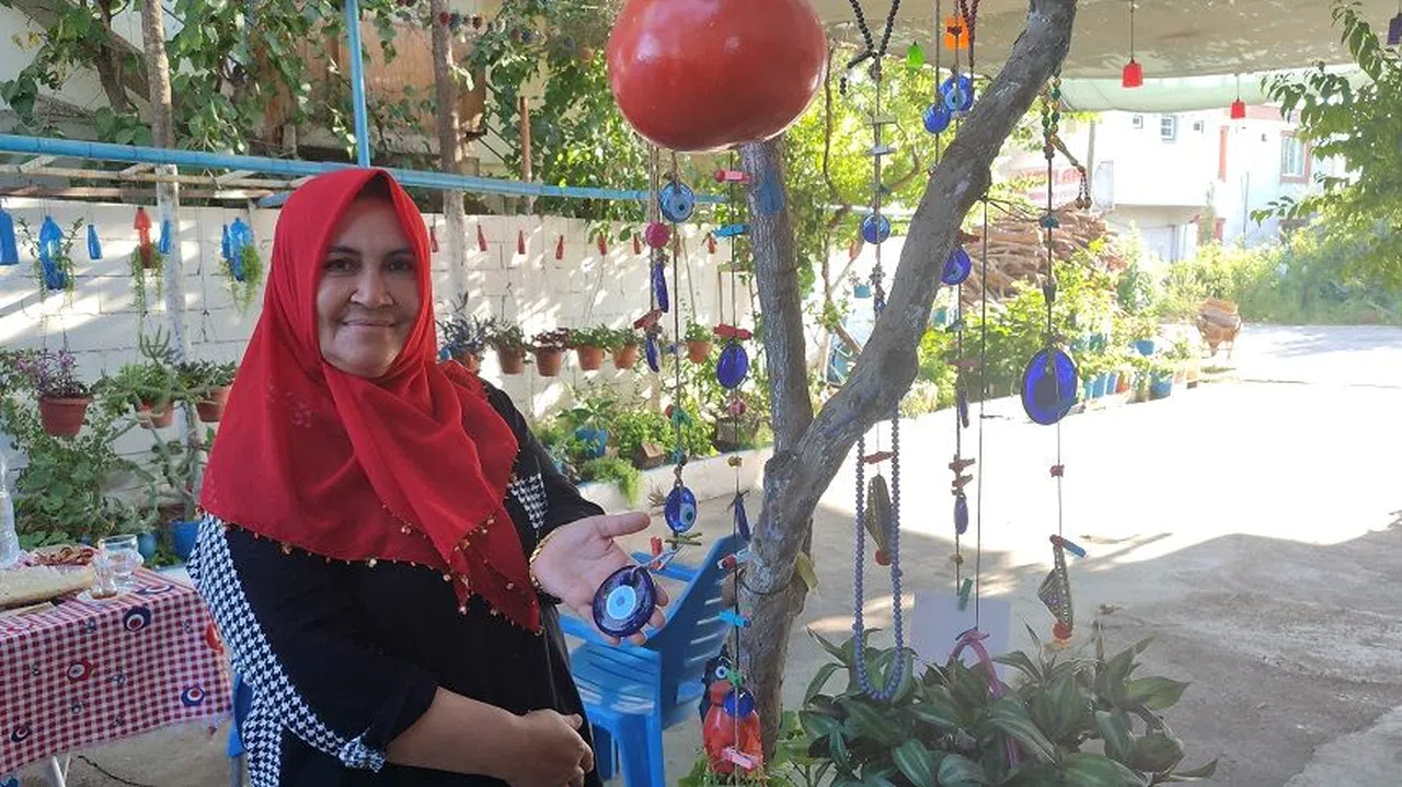 Kahramanmaraş'ta Evinin bahçesini atık malzemelerden sanat galerisine çevirdi