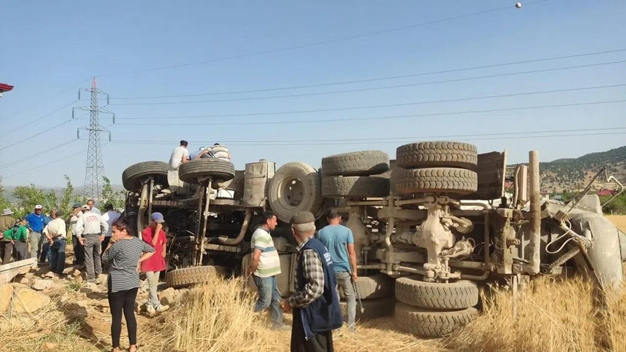 Kahramanmaraş'ta beton mikseri devrildi: 1 yaralı
