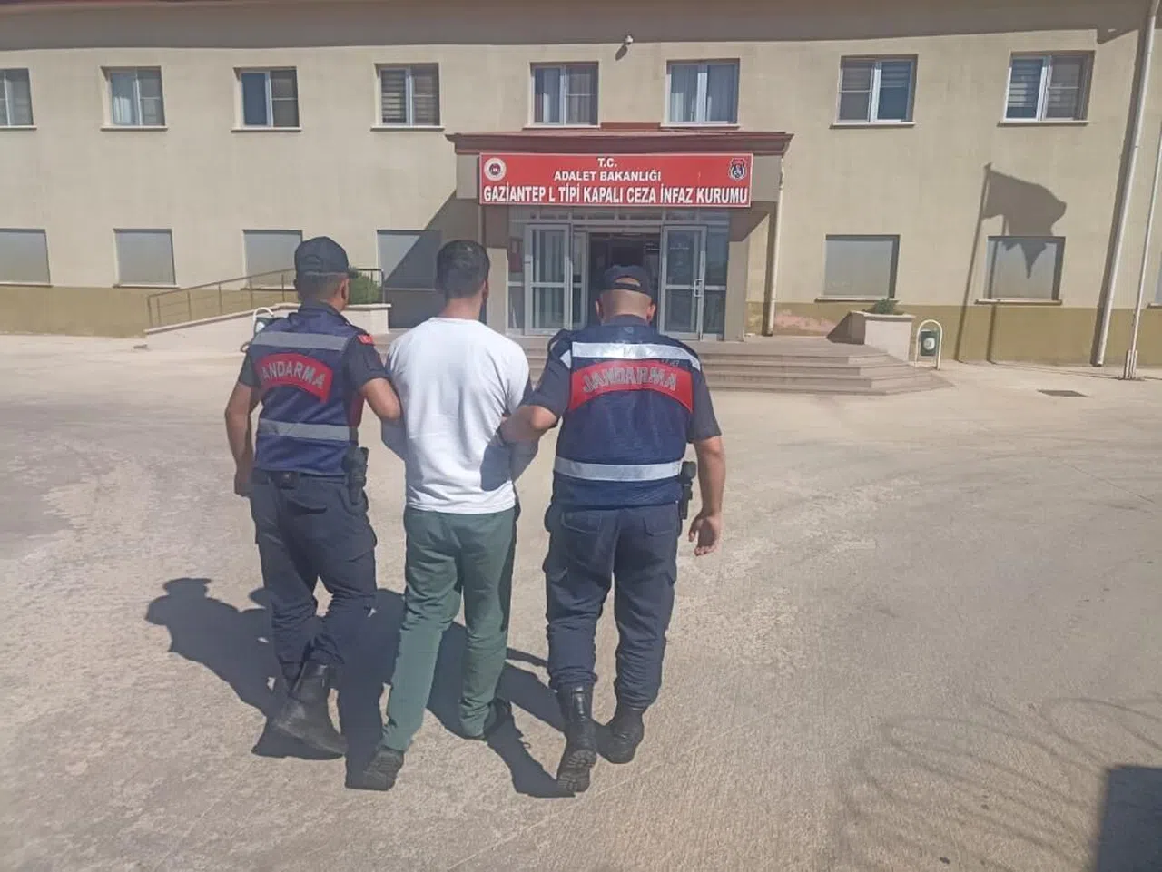 Uyuşturucu taciri jandarmadan kaçamadı