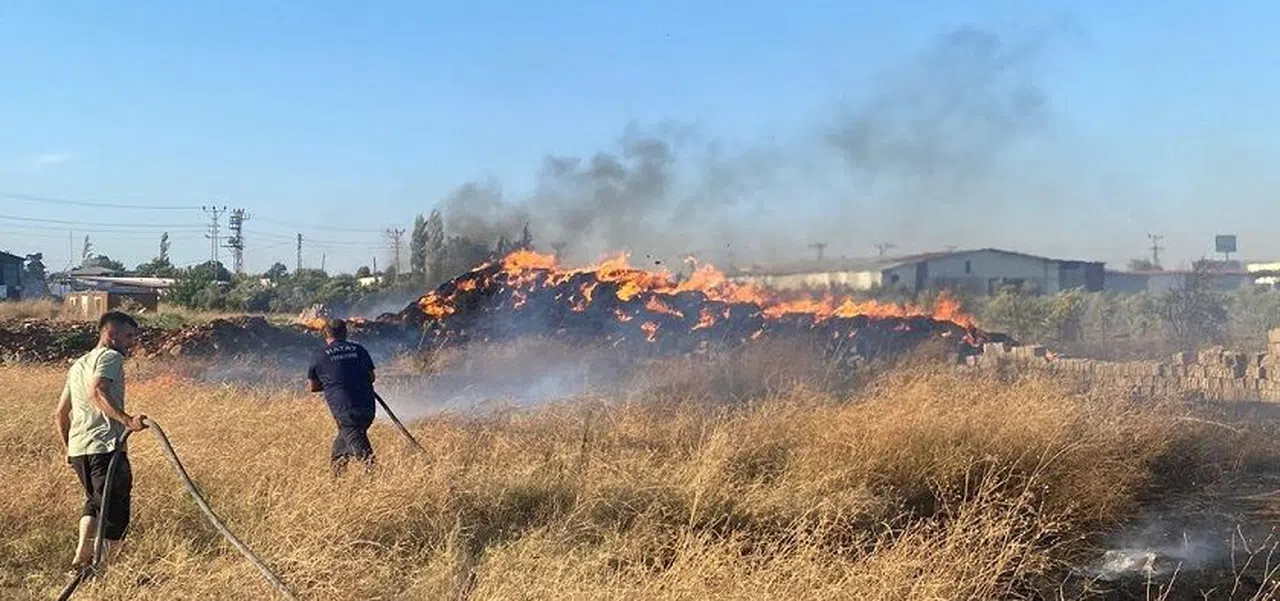 Hassa’da saman balyaları alevlere teslim oldu
