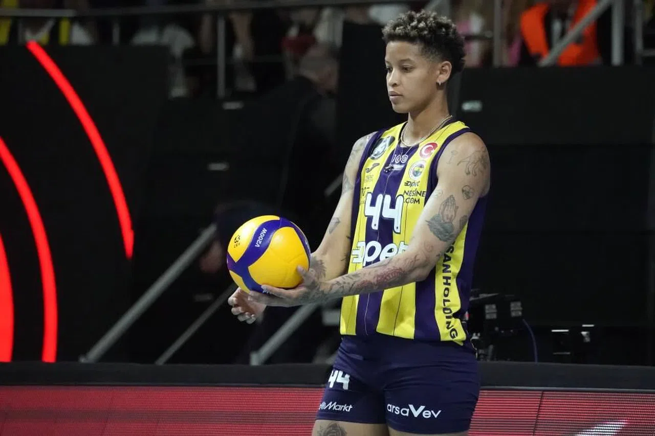 Fenerbahçe Kadın Voleybol Takımı, 4 isimle sözleşme yeniledi