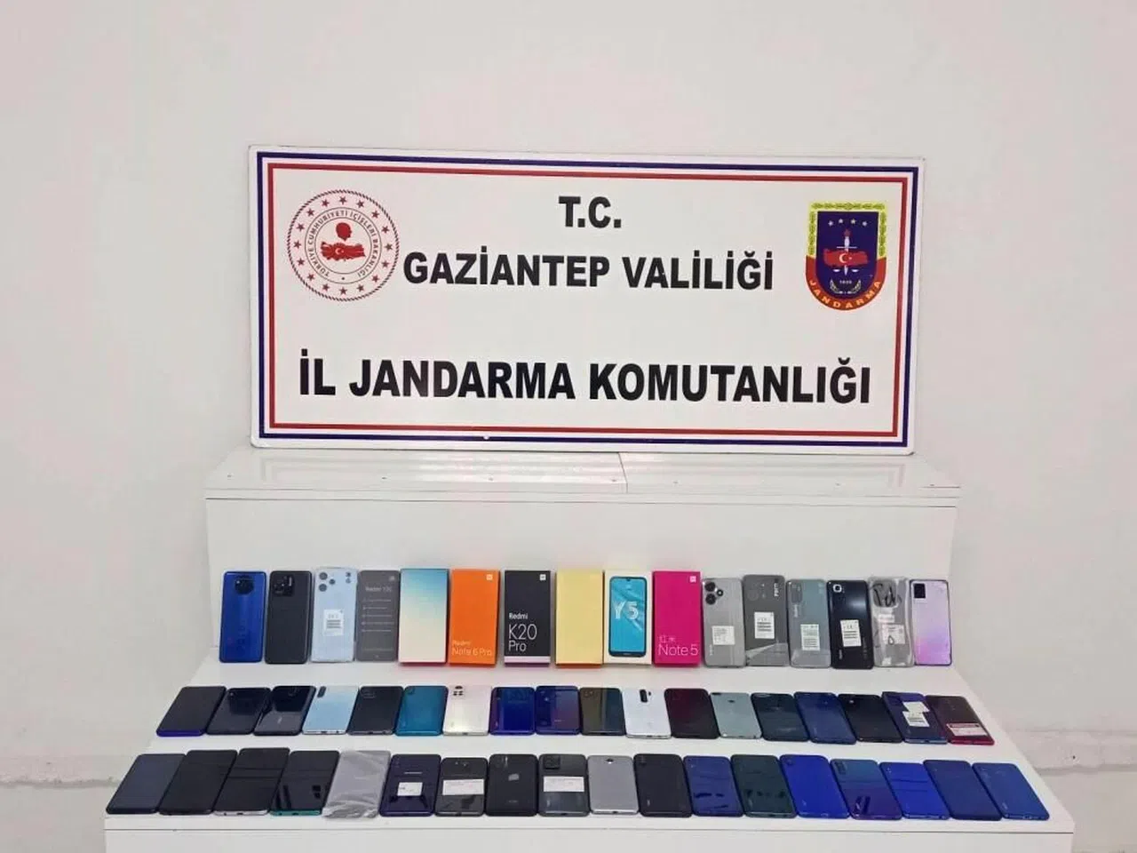 2 milyon lira değerinde kaçak telefon ele geçirildi