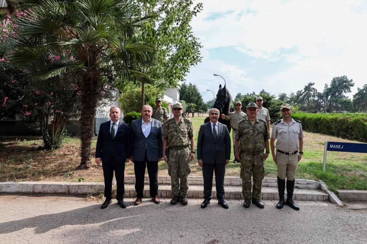 Vali Demirtaş'tan Askeri Veteriner Okulu'na ziyaret