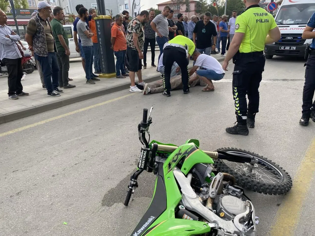 Konya'da motosiklet yayaya çarptı: 2 yaralı