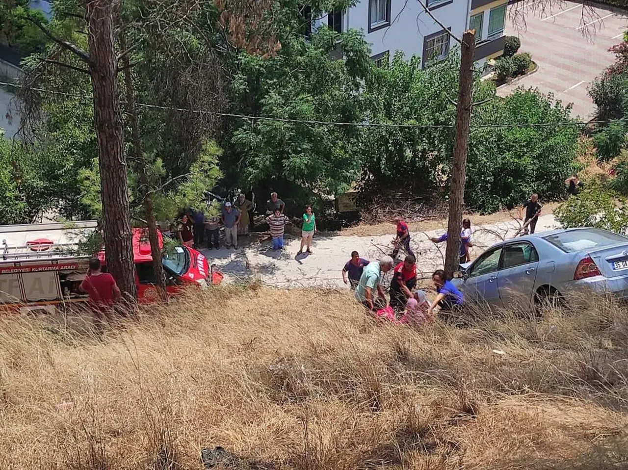 Otomobil şarampole yuvarlandı: 2 yaralı