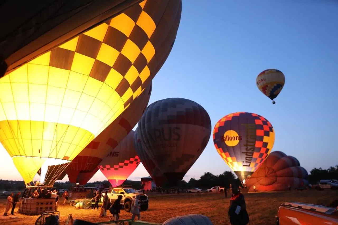 Salda Gölü'nde sıcak hava balonuyla ilk uçuş