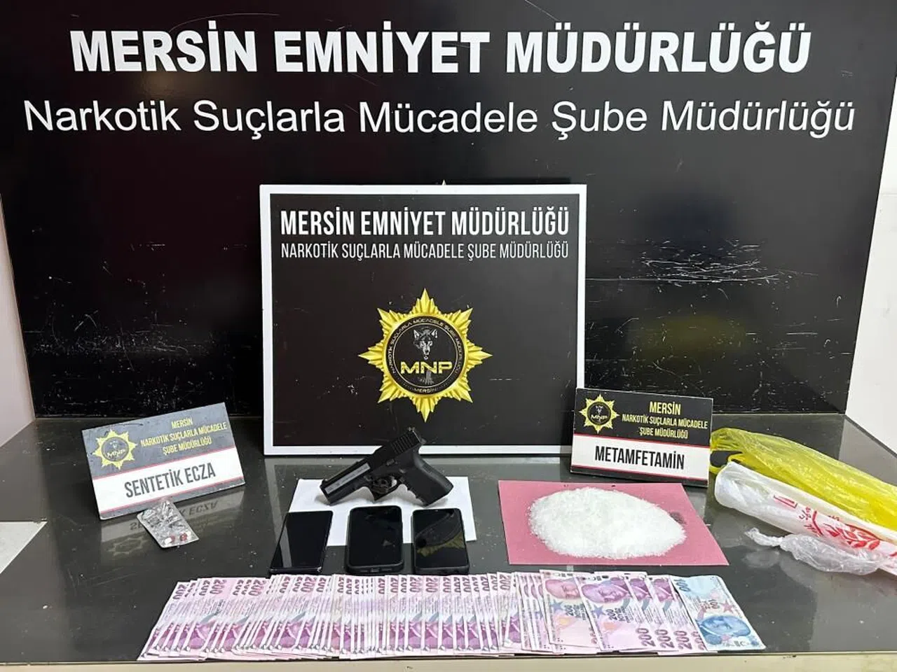 Mersin  uyuşturucu tacirlerine operasyon: 19 gözaltı