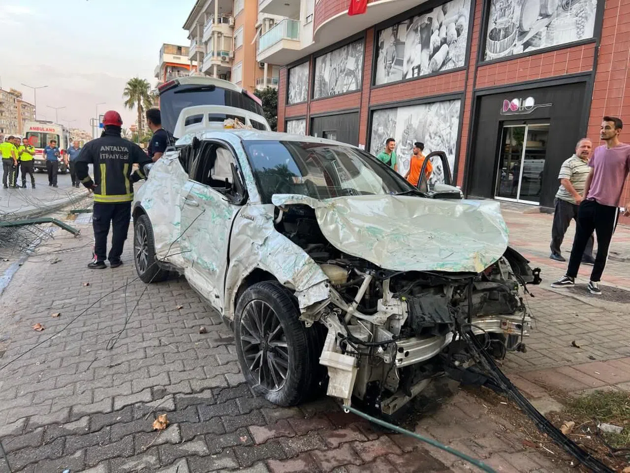 Antalya'da Feci kazada ölümden döndü,