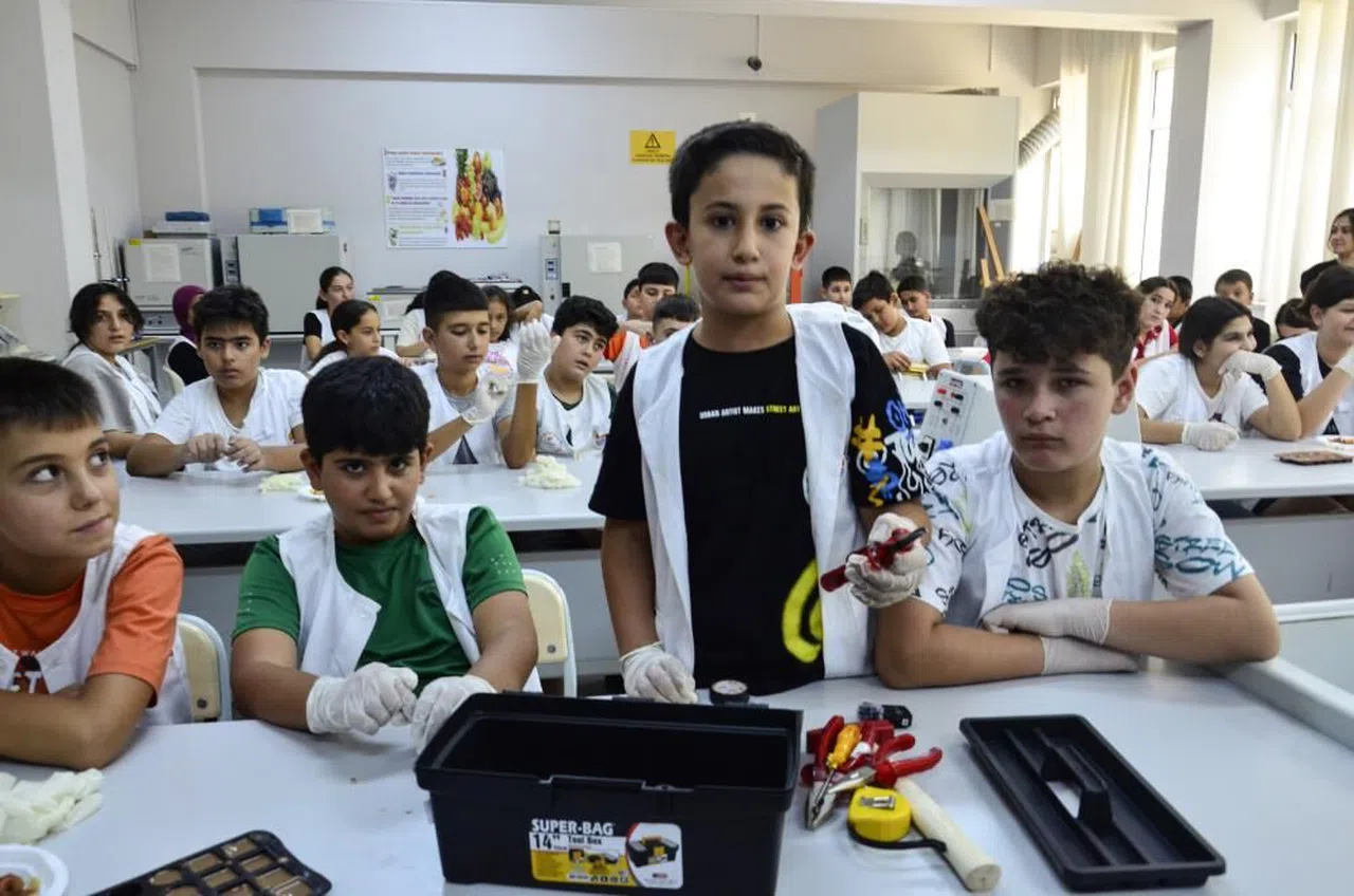 Mersin 'de çocuklar Tatil yerine sanayiyi tercih ettiler