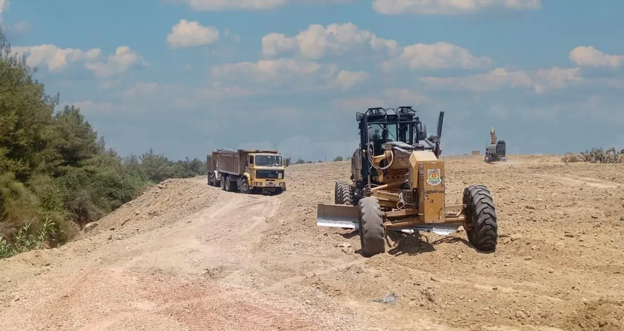 Mersin Tarsus Belediyesi kırsal mahallelerdeki yol çalışmasına hız verdi