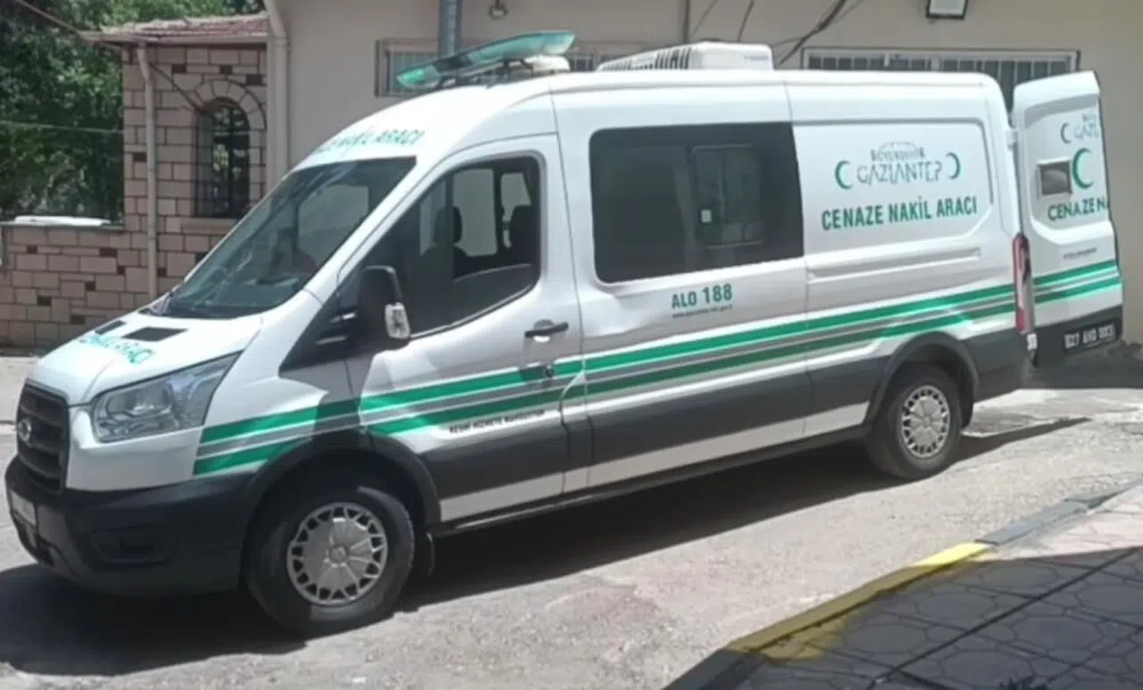 Motosiklet, halk otobüsüne çarptı: 1 ölü, 1 ağır yaralı