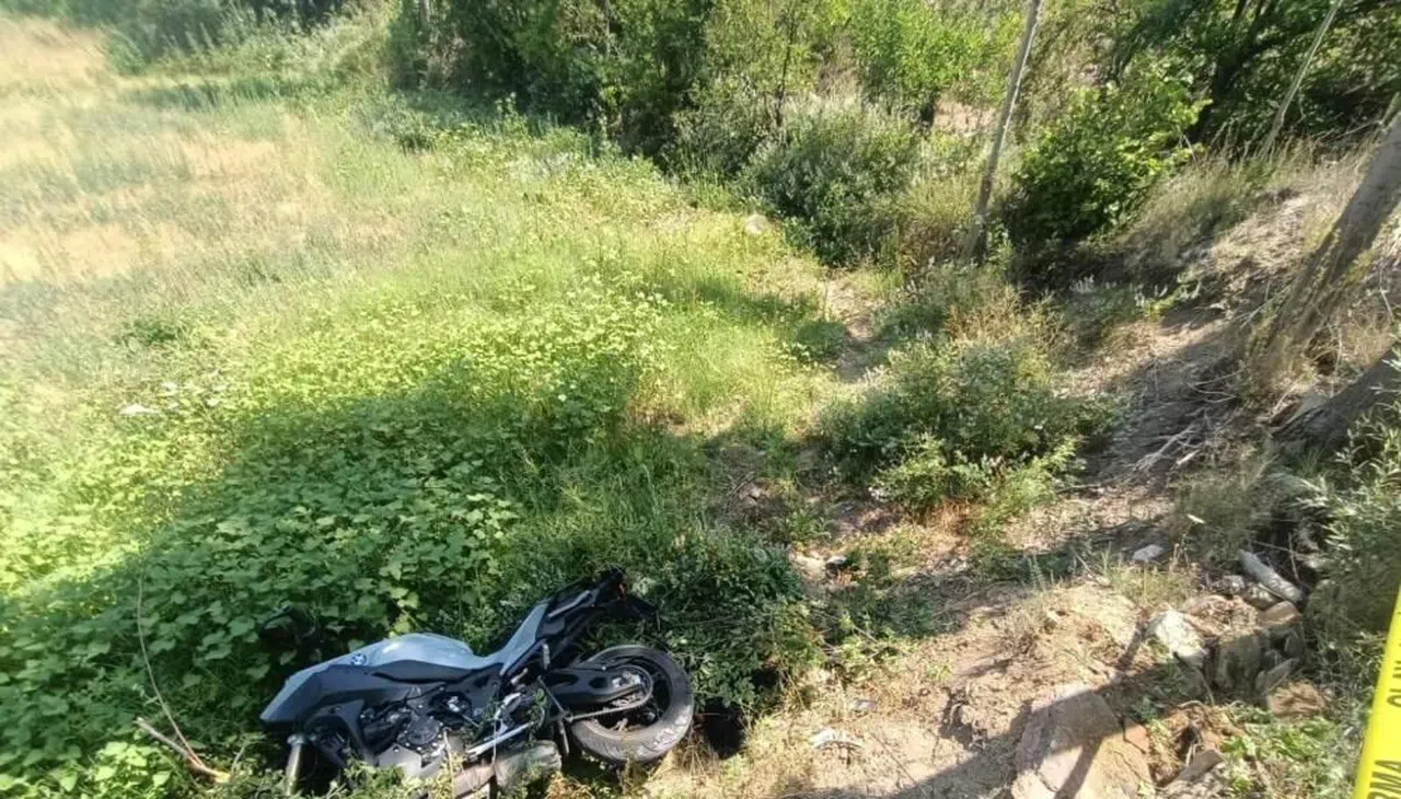 Motosiklet şarampole yuvarlandı: 1 ölü