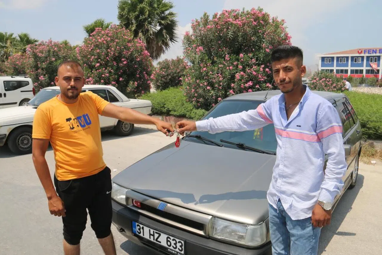 Hatay 'da Araba pazarında durgun bekleyiş,  6 haftadır umutla gelse de aracını satamadı