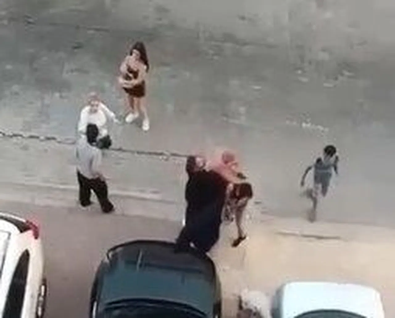 Yaşlı adam, tartıştığı çocuğu dövdü