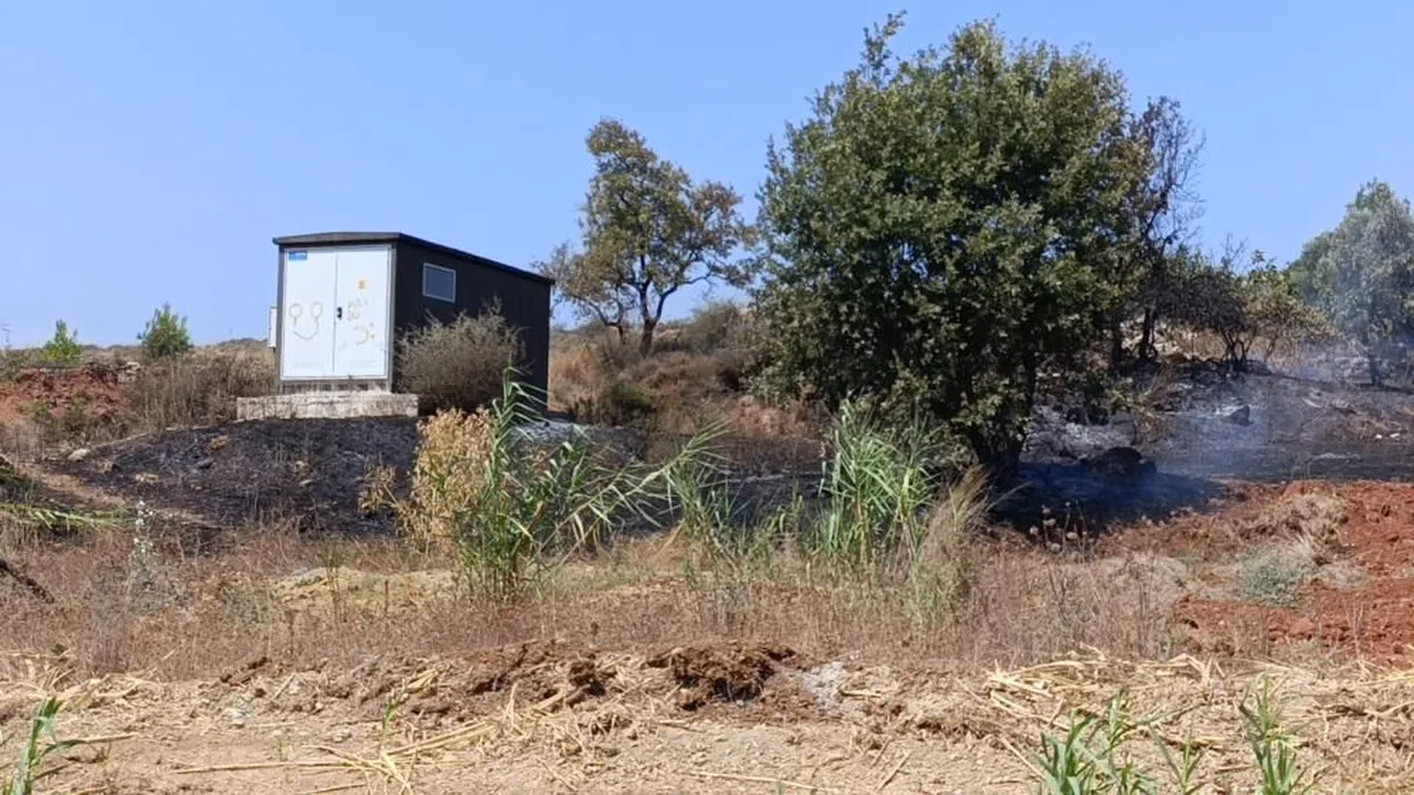 Antalya Site inşaatında çalışan vincin kopardığı enerji hattı yangın çıkardı