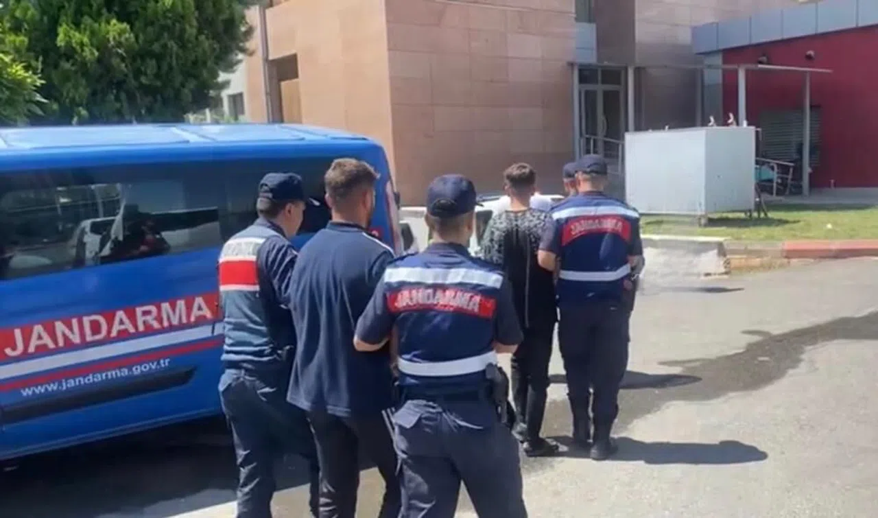 Gaziantep 'de Birlikte ticaret yaptıkları vatandaşı alıkoyarak gasp eden 3 şahıs tutuklandı