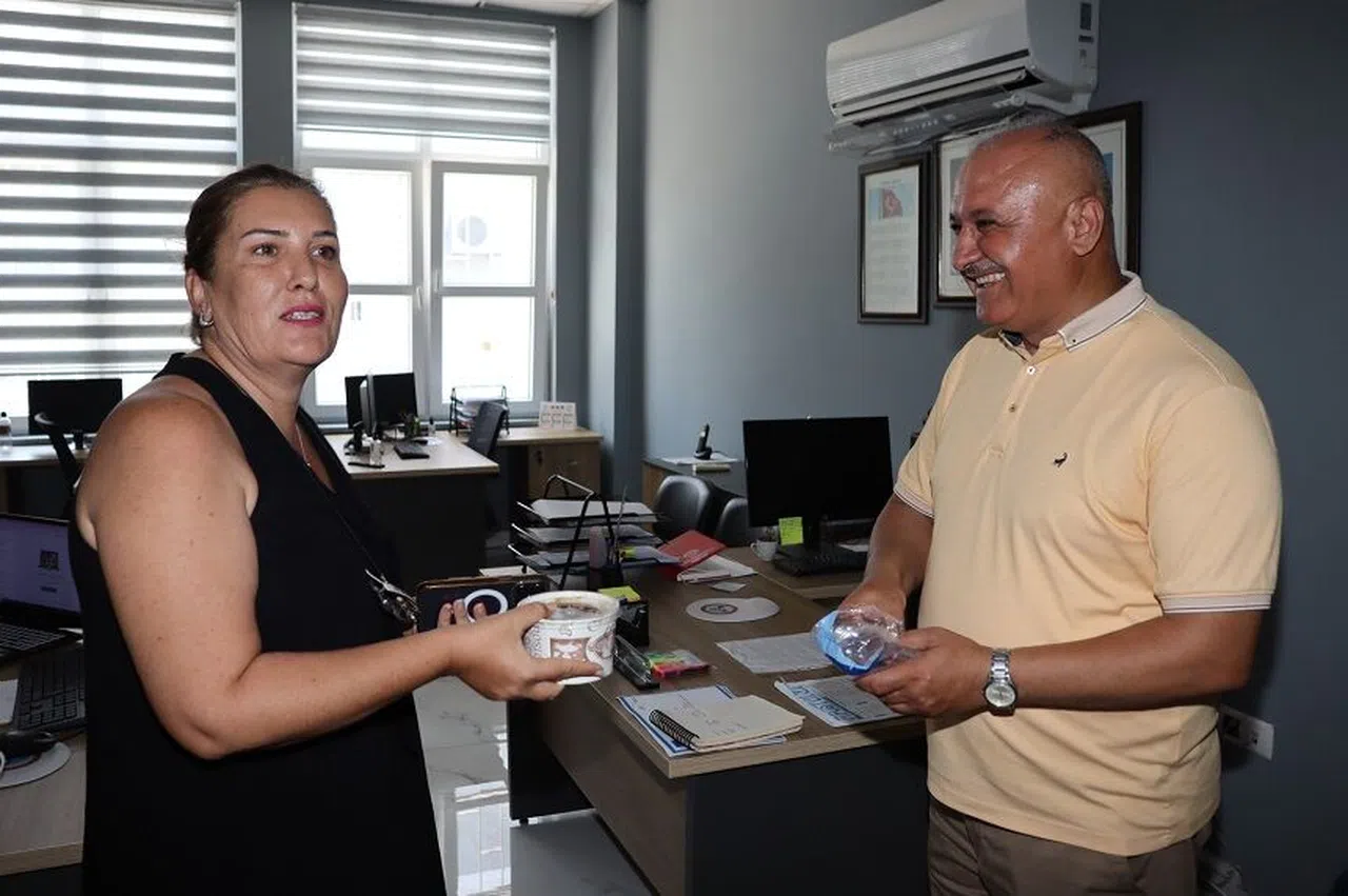 Eğitim Bir Sen'den aşure ikramı