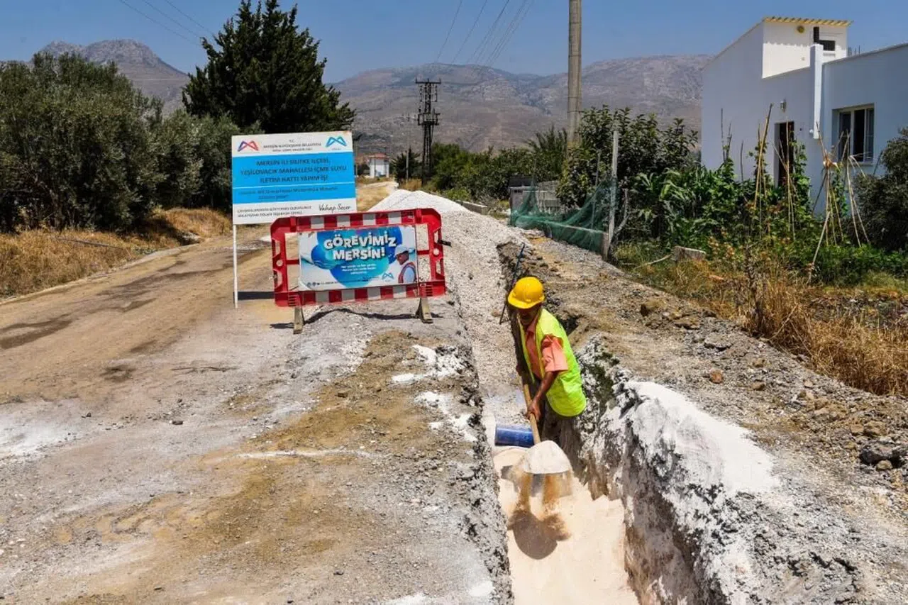 Mersin  Silifke’de başlattığı içme suyu iletim hattı çalışmaları sürüyor