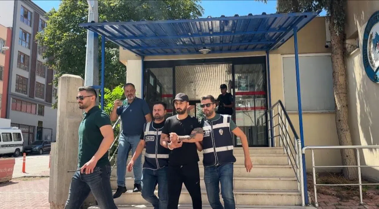 Antalya Burdur'da 20 yıl hapis cezasıyla aranan şahıs yakalandı