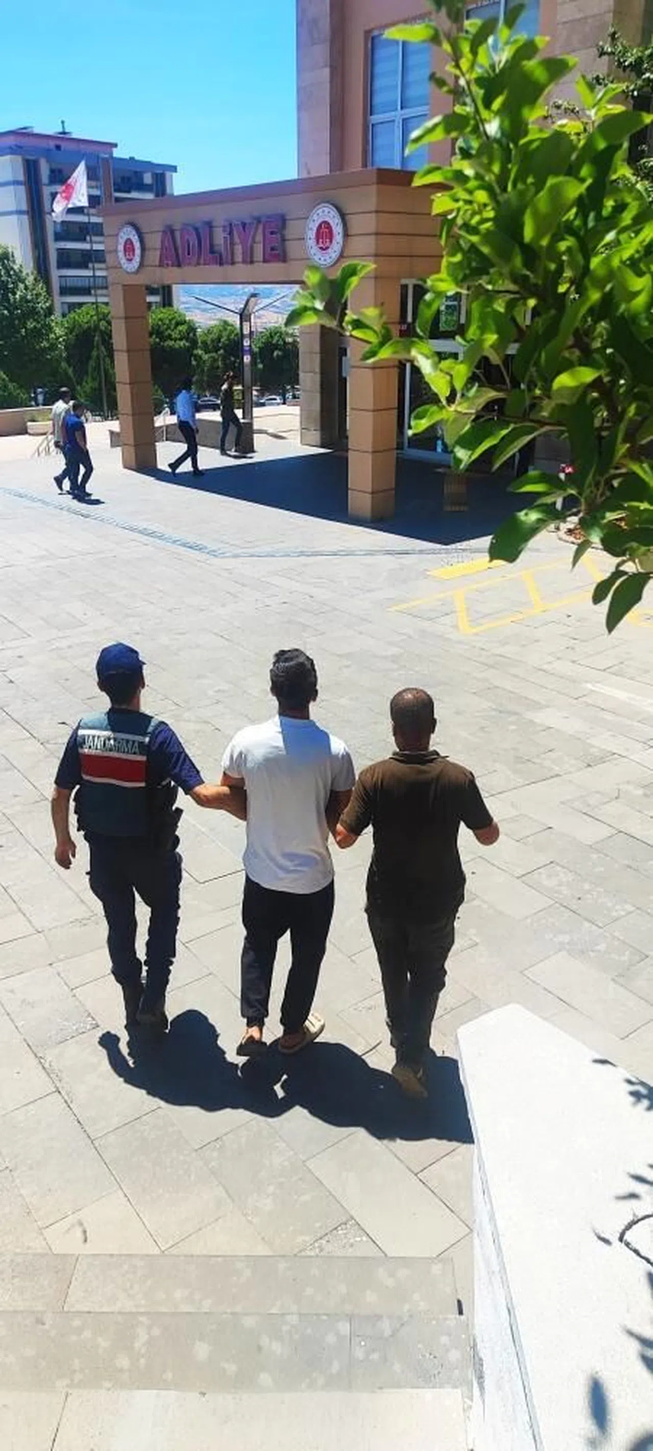 Kahramanmaraş 'ta    Piknikçilerin torpil şakası ormanı yaktı, sorumlusu tutuklandı