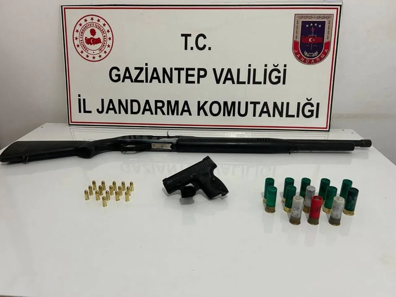 Silah kaçakçılığı ve uyuşturucu operasyonu: 6 gözaltı