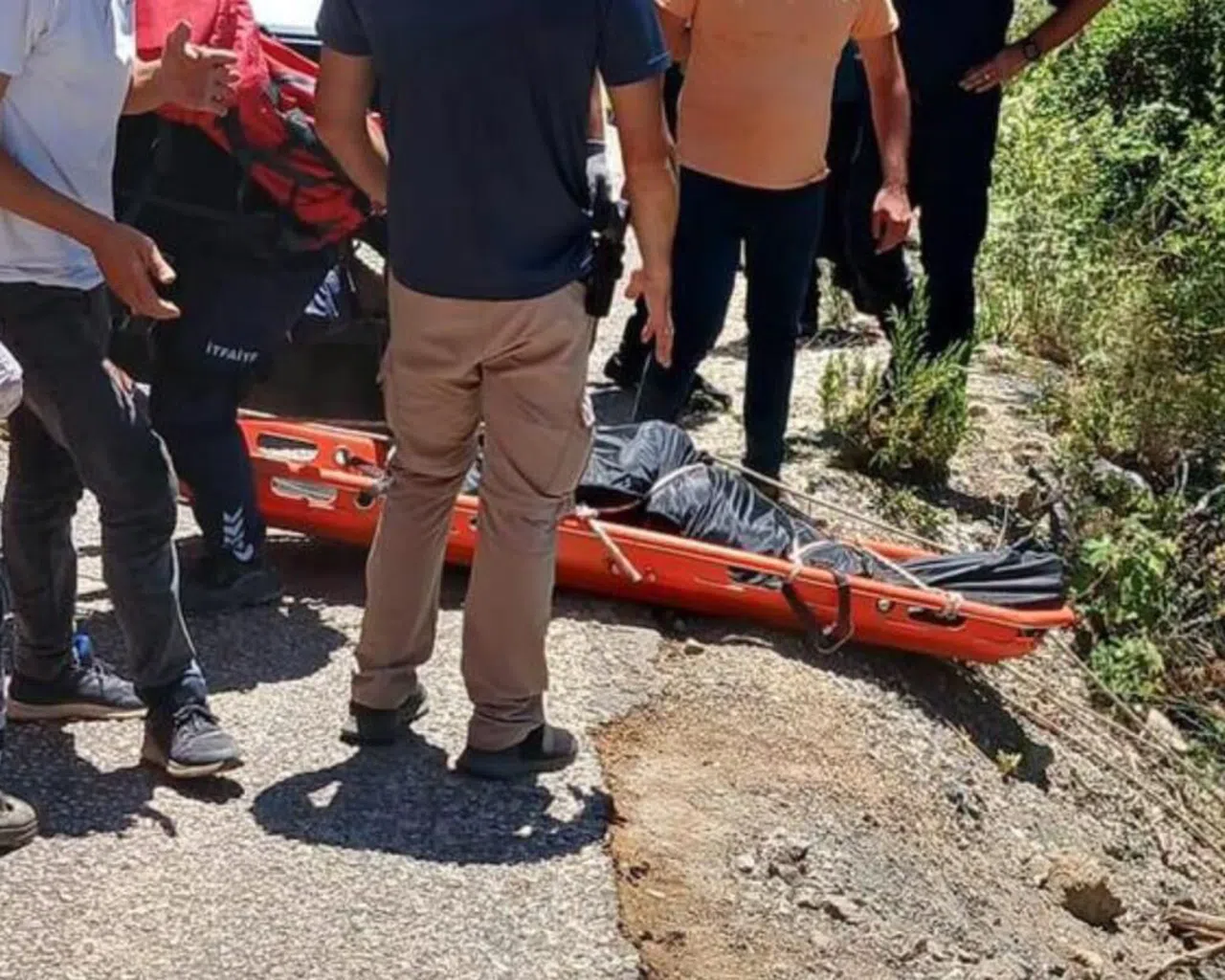 Kamyonet uçuruma yuvarlandı: 1 ölü
