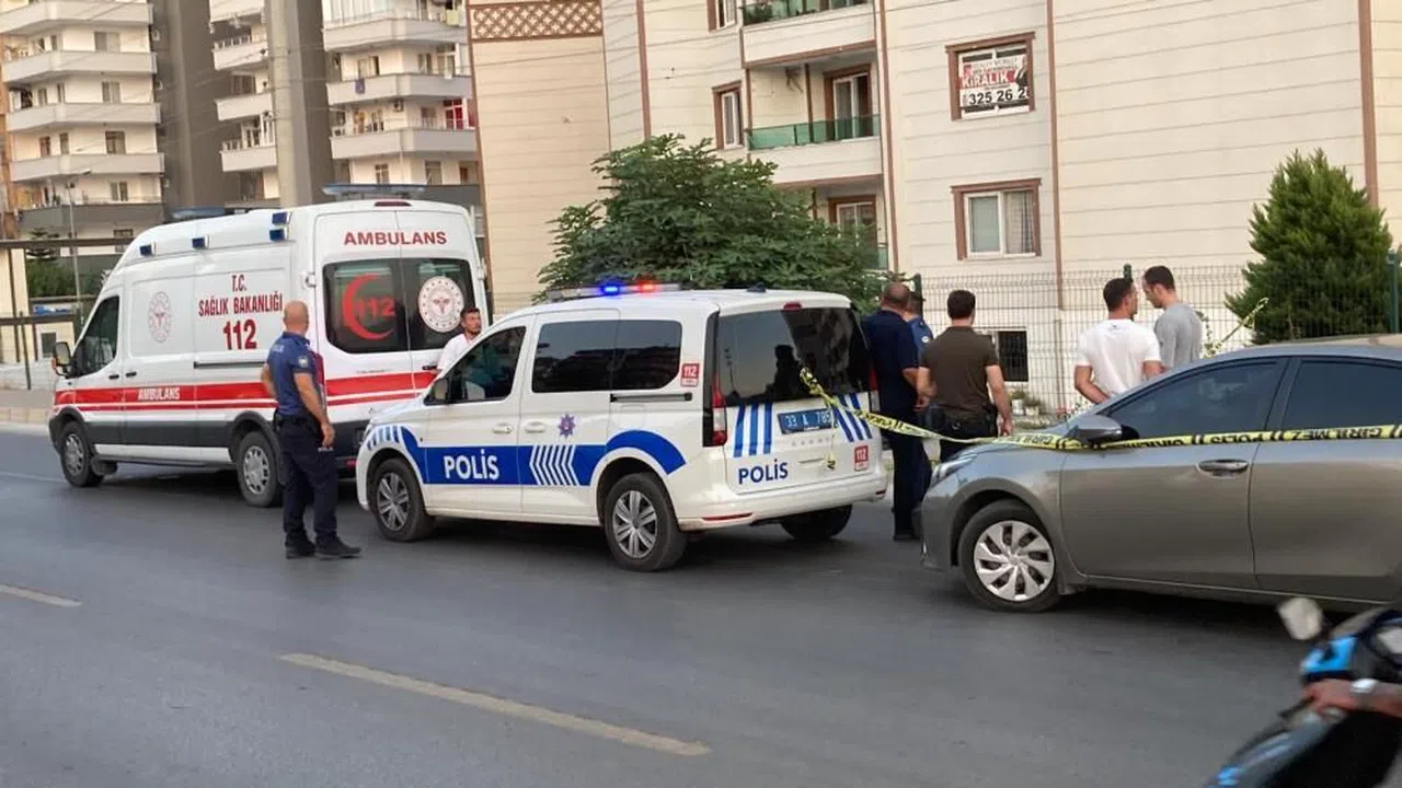 Kaldırımda ceset bulundu, cinayet şüphesiyle araştırma başlatıldı