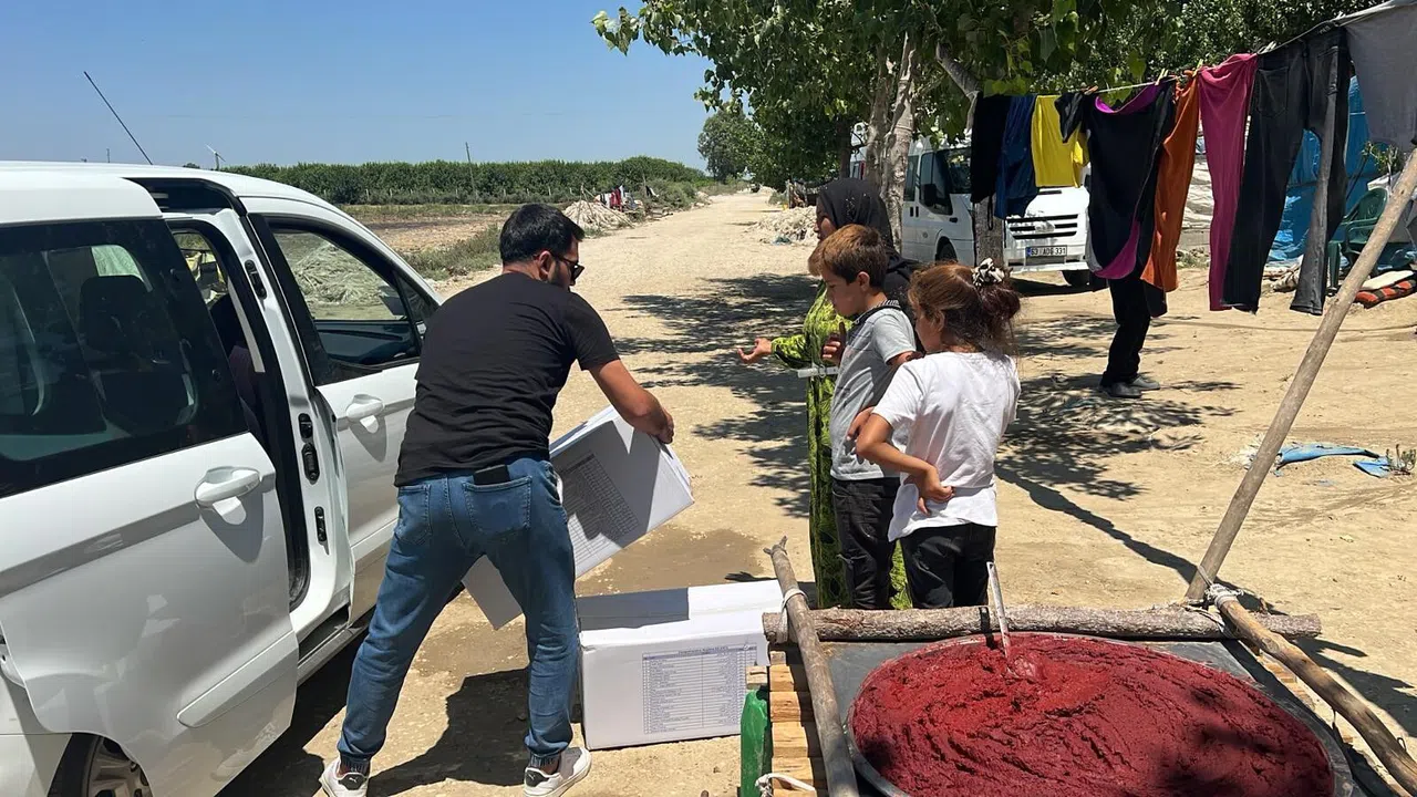 Mevsimlik tarım işçisi kadınlara hijyen seti