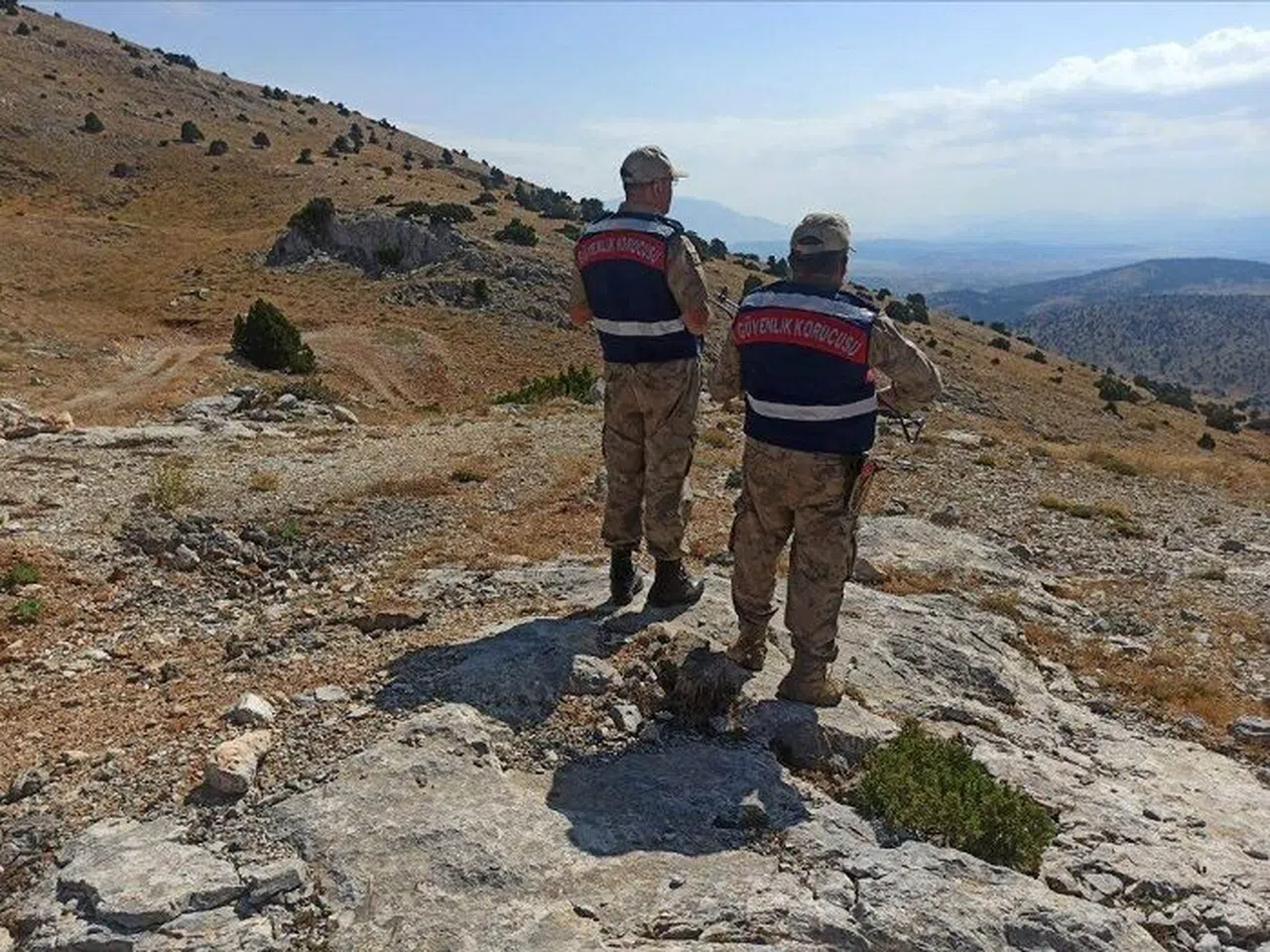 Jandarma orman yangınlarını önlemek için devriye atıyor