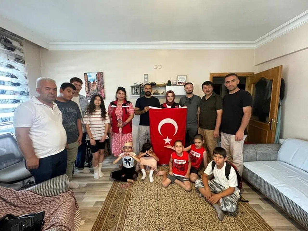 Depremde öksüz ve yetim kalan çocuklar, 15 Temmuz Anıtı’nı ziyaret etti