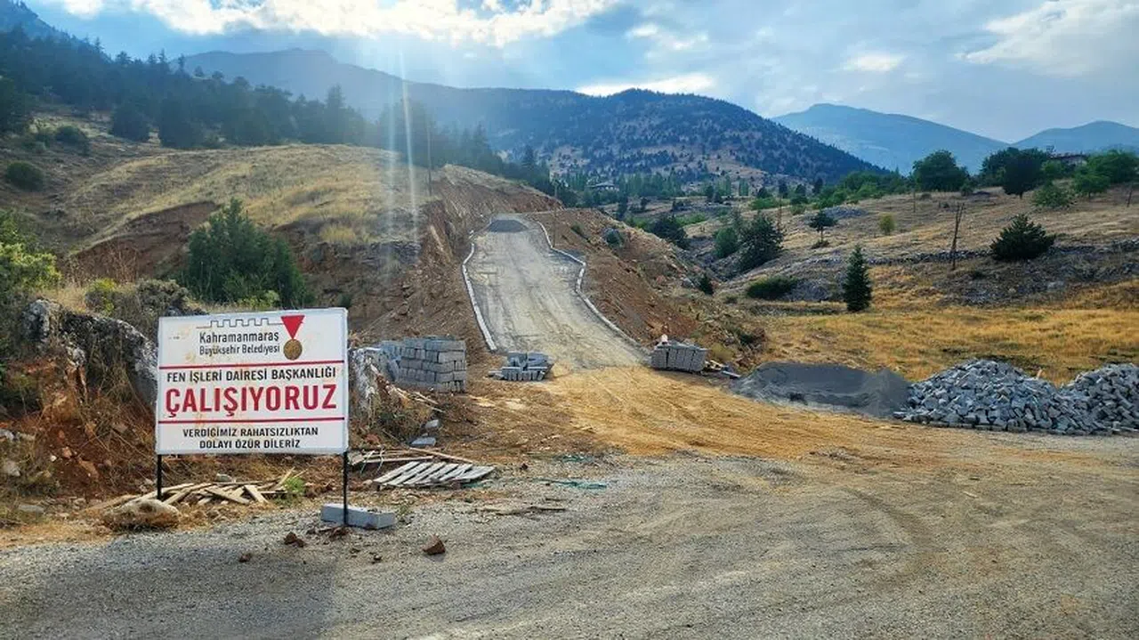 Büyükşehir, Göksun Kırsalında Ulaşım Yatırımlarını Sürdürüyor