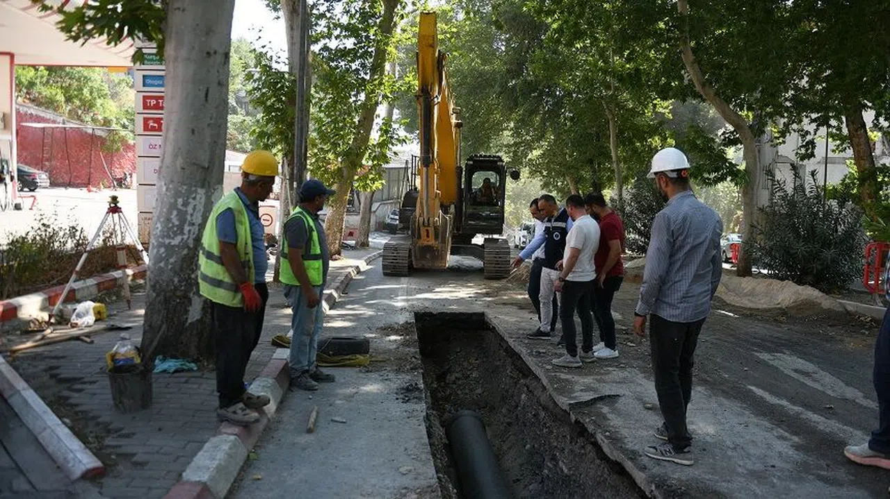 Şehir Merkezinin Yeni Şebeke Hatlarının İmalatı Sürüyor