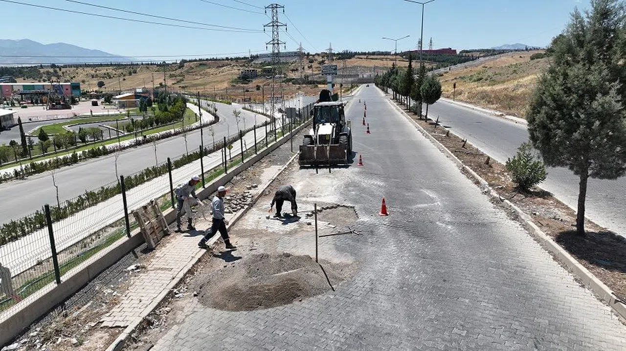 Büyükşehir, Organize Sanayi ve Kavlaklı’nın Yolunu İyileştiriyor