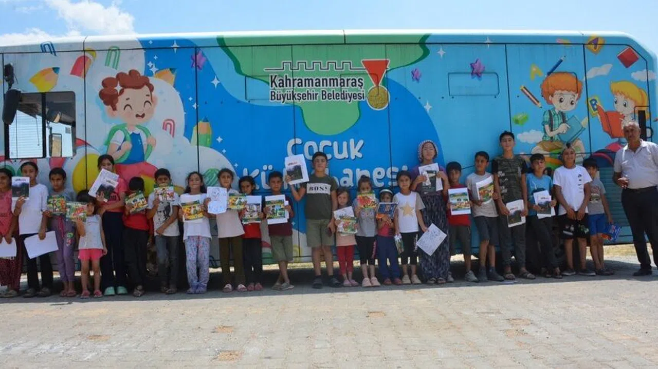 Mobil Kütüphane Yaz Tatilinde de Miniklerle Bir Araya Geliyor