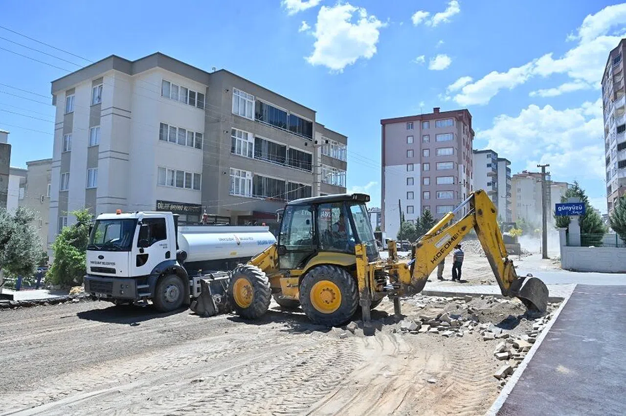 Onikişubat Belediyesi’nden Mahalle Yollarına Asfalt Yatırım