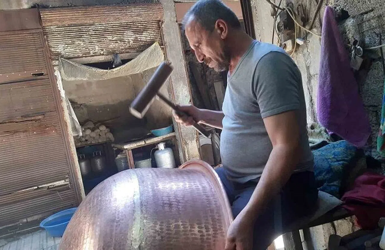 Yıllardır bakırdan lokum kazanları yapıyor