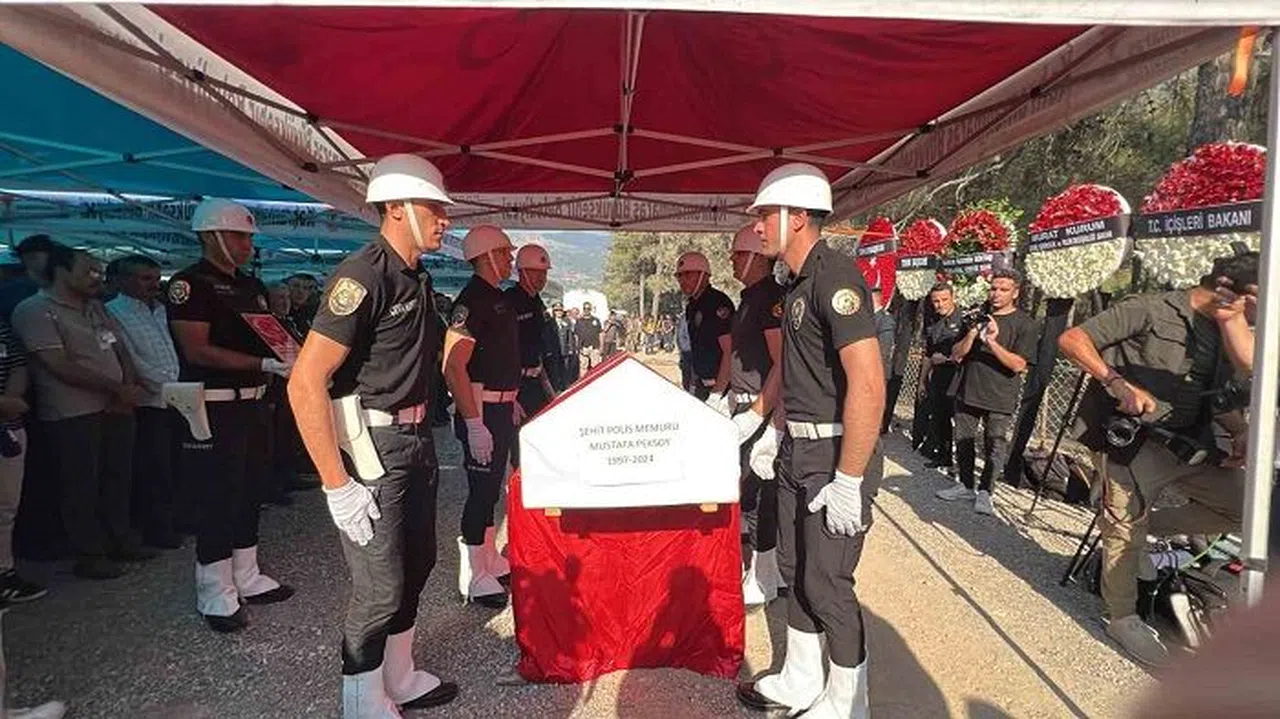 Şehit polis memuru Andırın’da son yolculuğuna uğurlandı