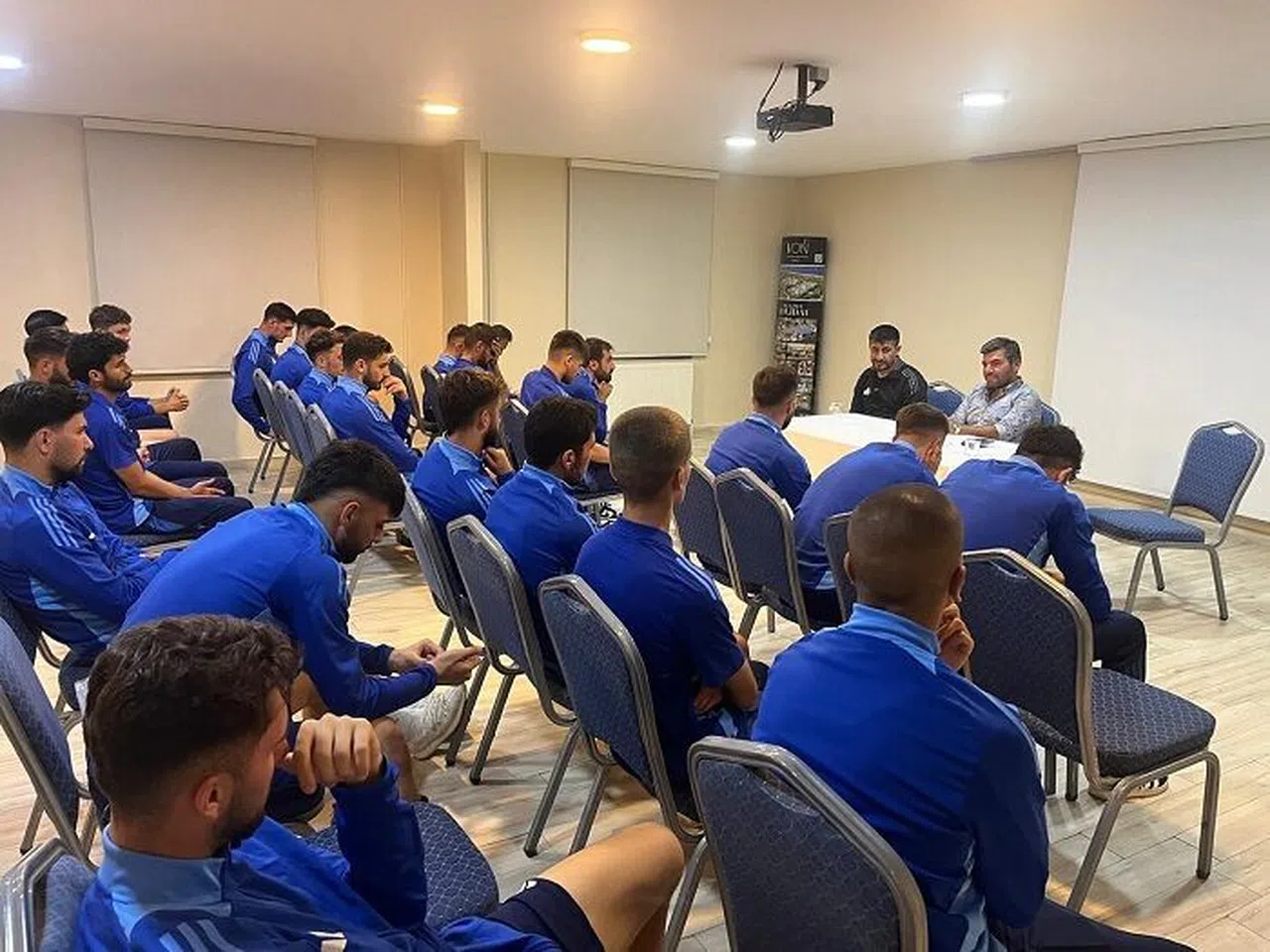 İstiklalspor futbolcularına moral toplantısı
