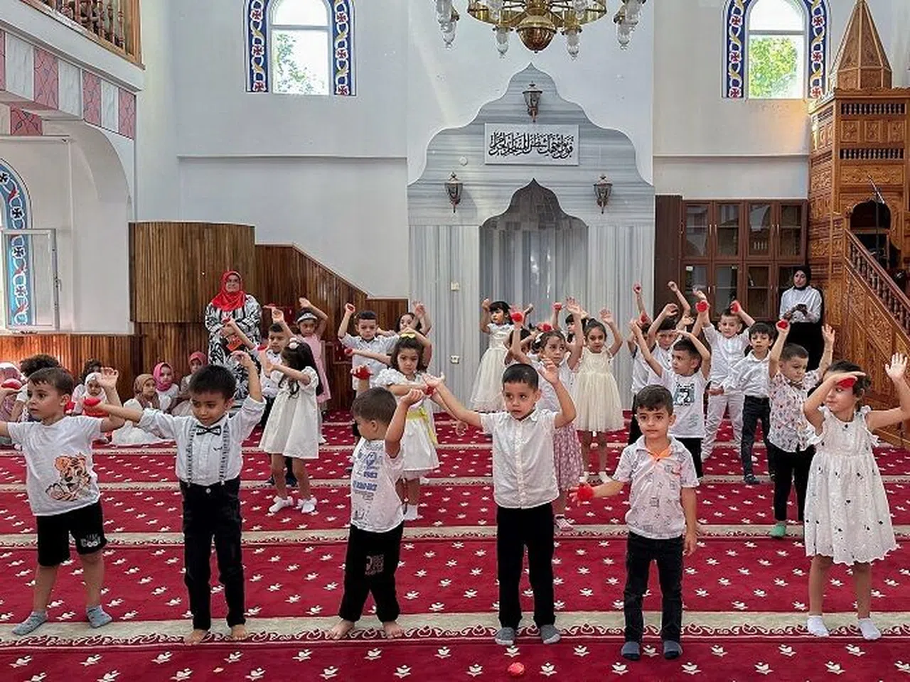Kur’an Kursu eğitimi sonrası görkemli program