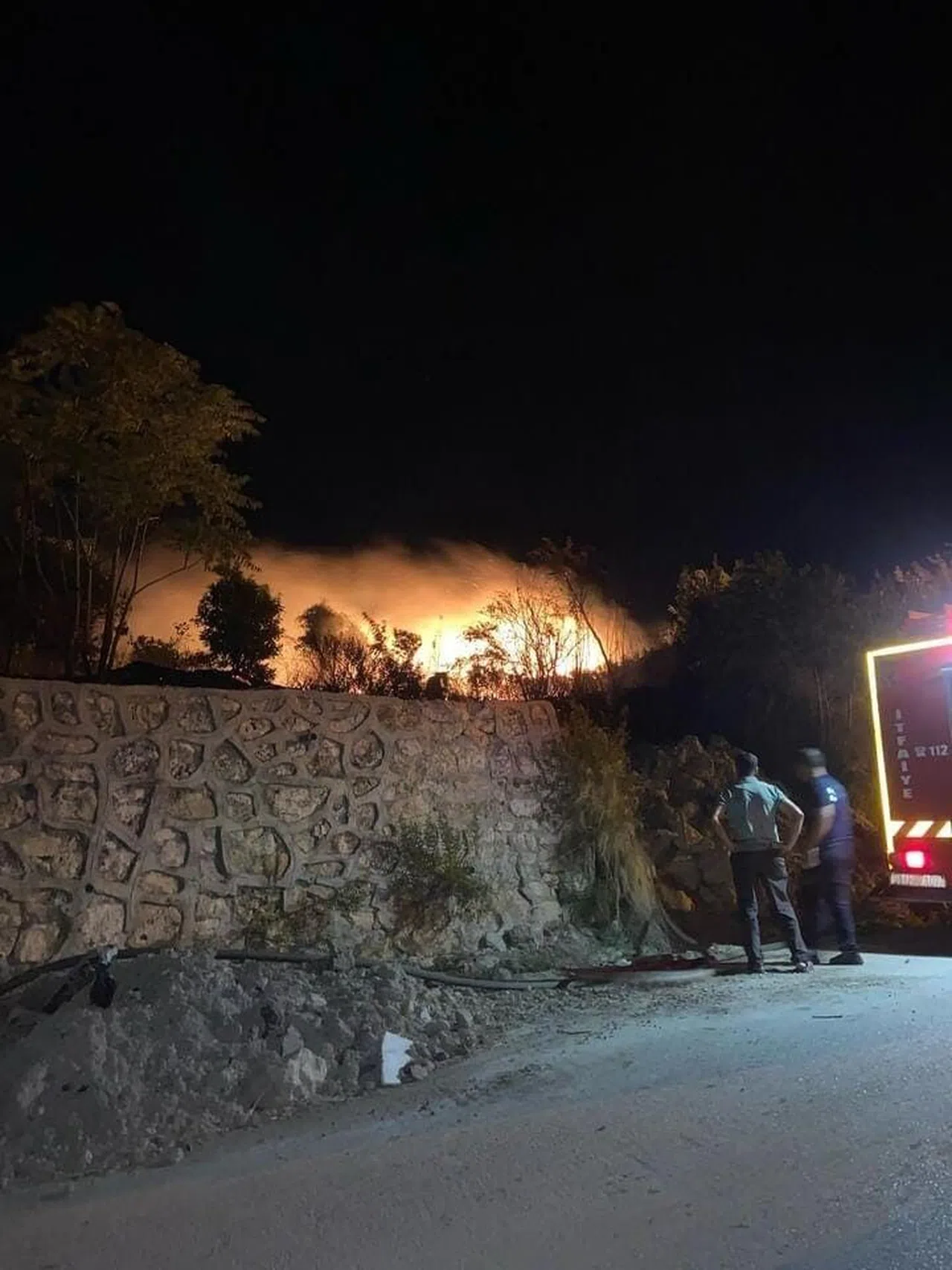 Hatay 'da Doğum günü kutlamasında patlatılan havai fişekler bahçede yangına sebep oldu