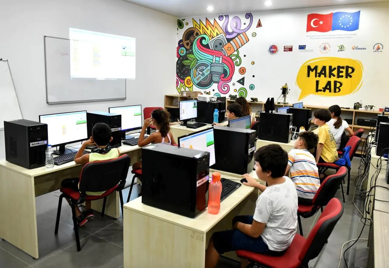 Antalya Muratpaşa’da robotik-kodlama eğitimi ilk mezunlarını verdi