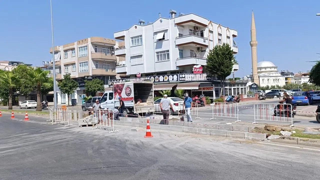 Yaşanan kazalarla ün salan kavşak belediye ekiplerince kapatıldı