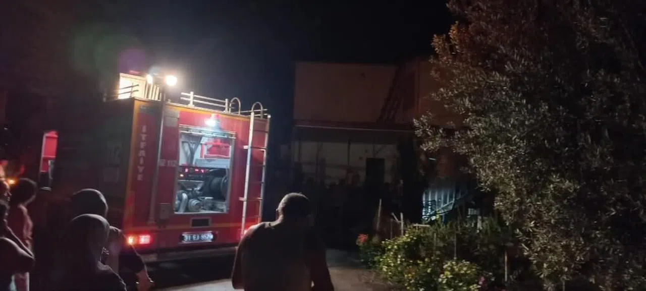Alevlere teslim olan ev kullanılmaz hale geldi