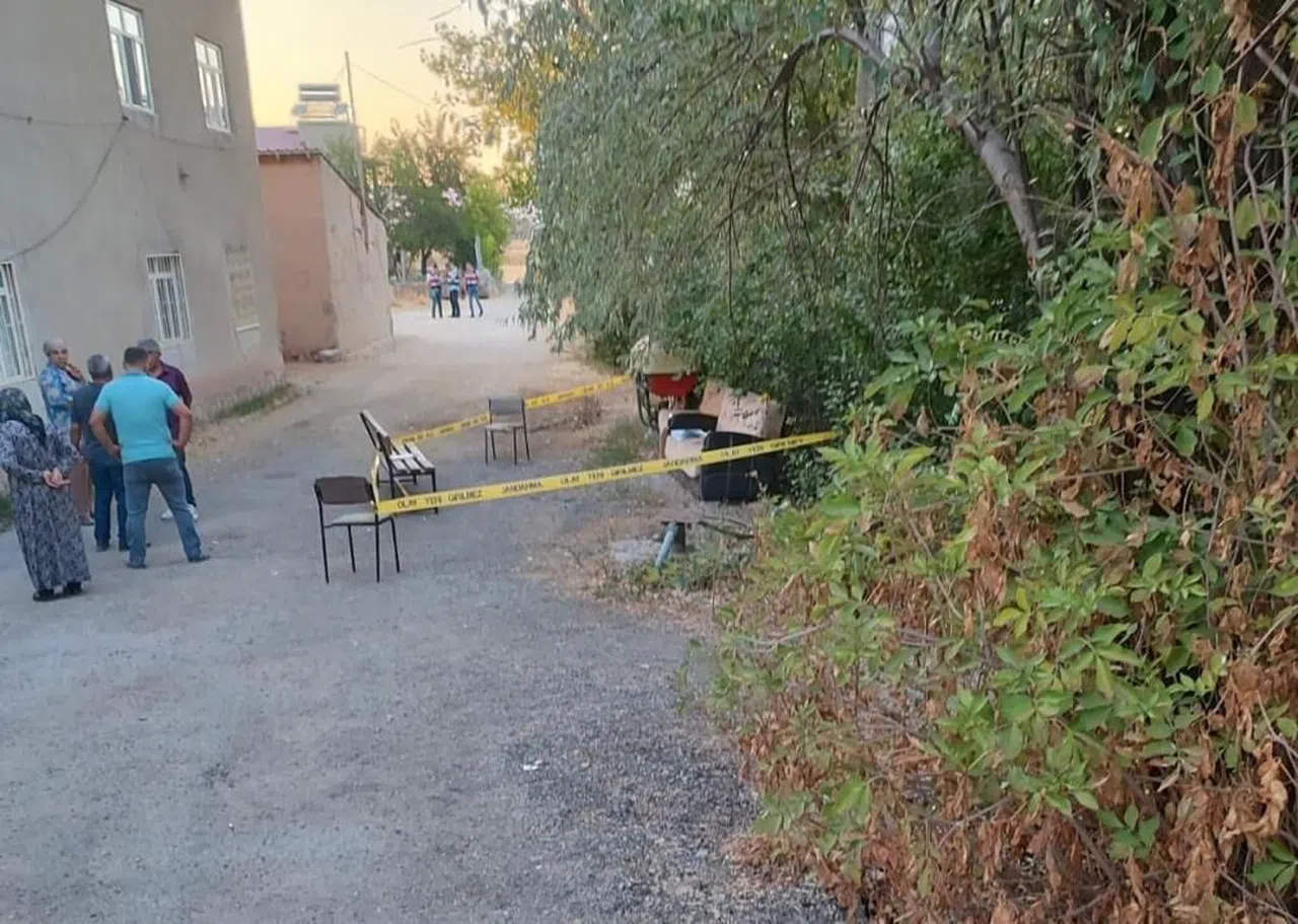 Kahramanmaraş'ta boynuna yorgun mermi isabet eden kadın ağır yaralandı