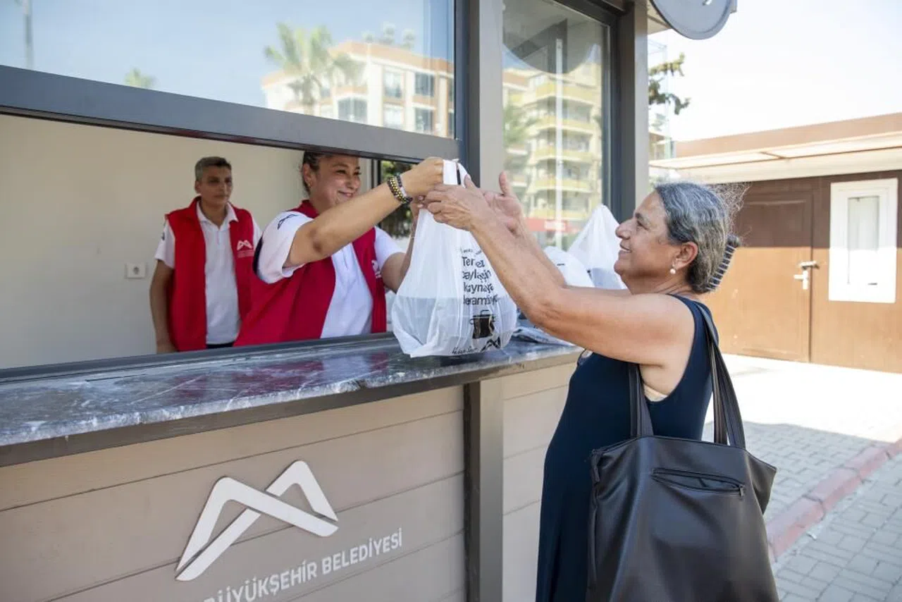 Mersin'de mahalle mutfakları 3 milyona yakın vatandaşa ulaştı